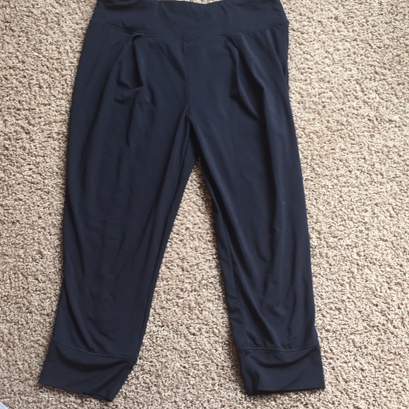 Fabletics 3/4 length pants - Picture 1 of 1